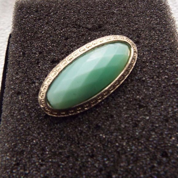VINTAGE 1950'S LONG OVAL ALBION FACETED PEARLIZED MINT GREEN GLASS SET PIN 59 - Picture 2 of 3